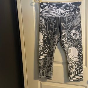 NoMiNou capris leggings, size small, EUC